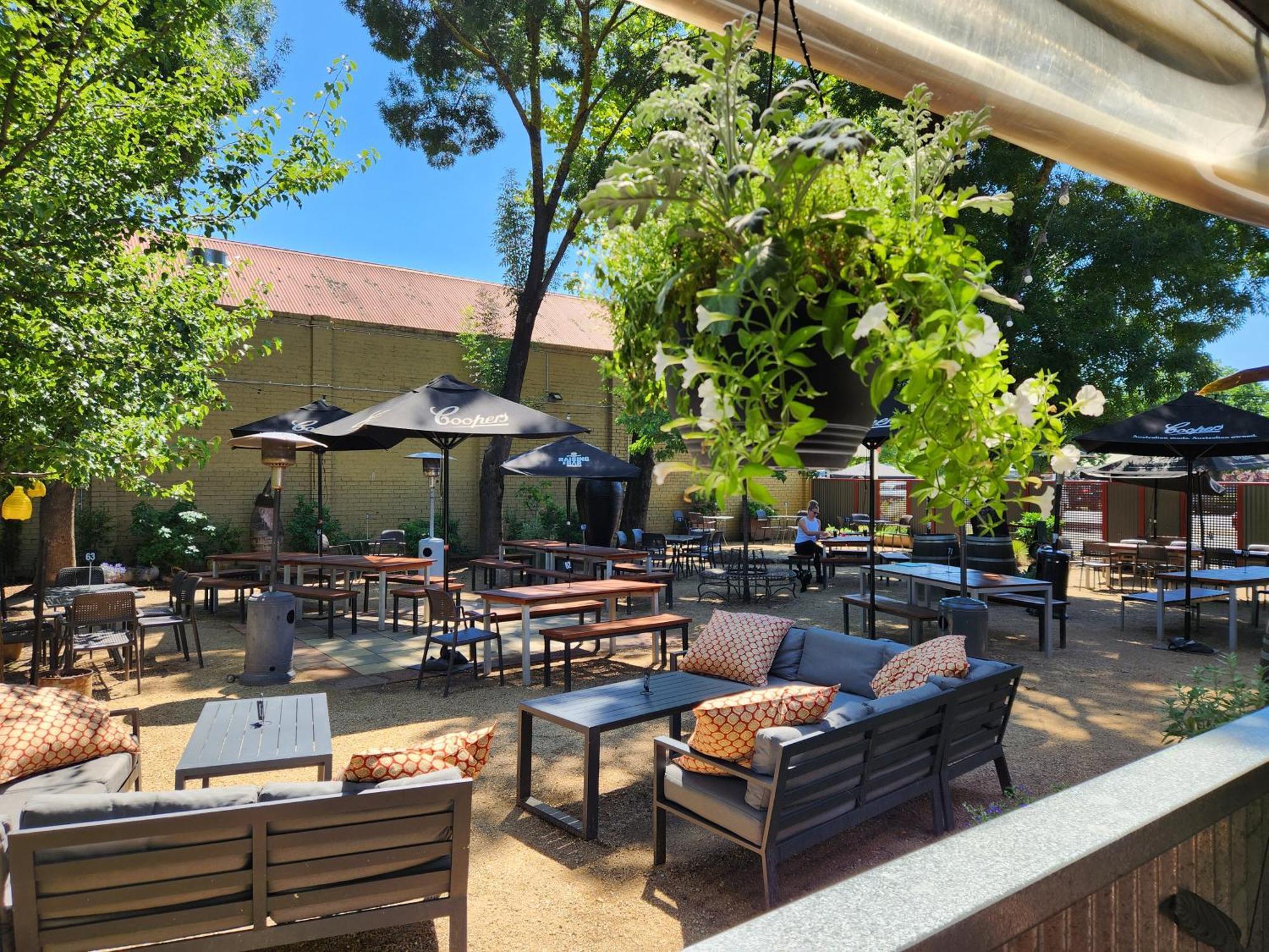 מנספילד Delatite Hotel מראה חיצוני תמונה